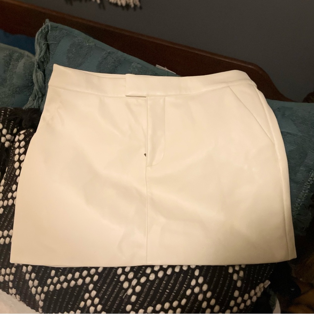 Chic White leather Mini Skirt